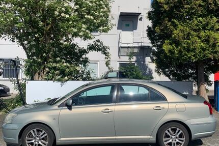 Toyota Avensis 220.500 km 1.850 &euro; Bad Lippspringe 33175