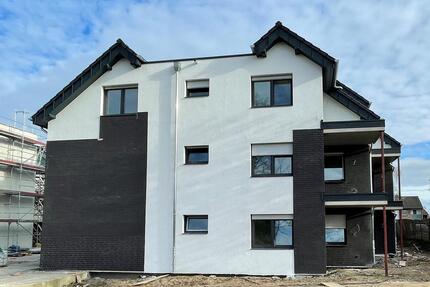 3 Zimmer Neubau DG-Wohnung mit Balkon im KFW-40-Haus