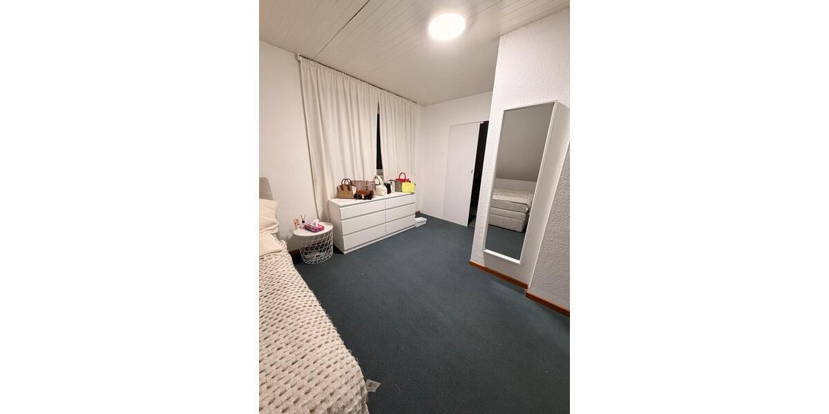 Dachgeschoßwohnung Isernhagen - 2.5 Zimmer, 70 m&sup2;, 650&euro; | Angebot:25227026