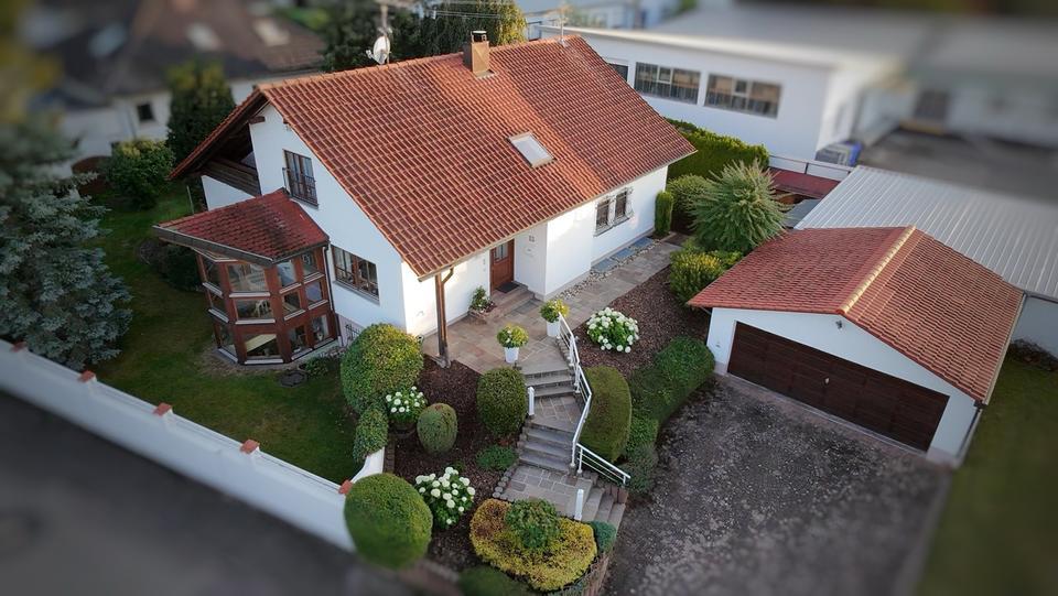Wunderschönes Einfamilienhaus (EinliegerWohnung Büro möglich)