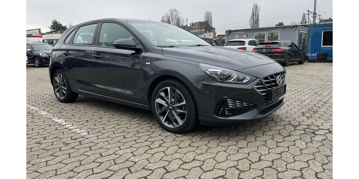 Hyundai i30 75.745 km 15.499 &euro; Frankfurt am Main 65933