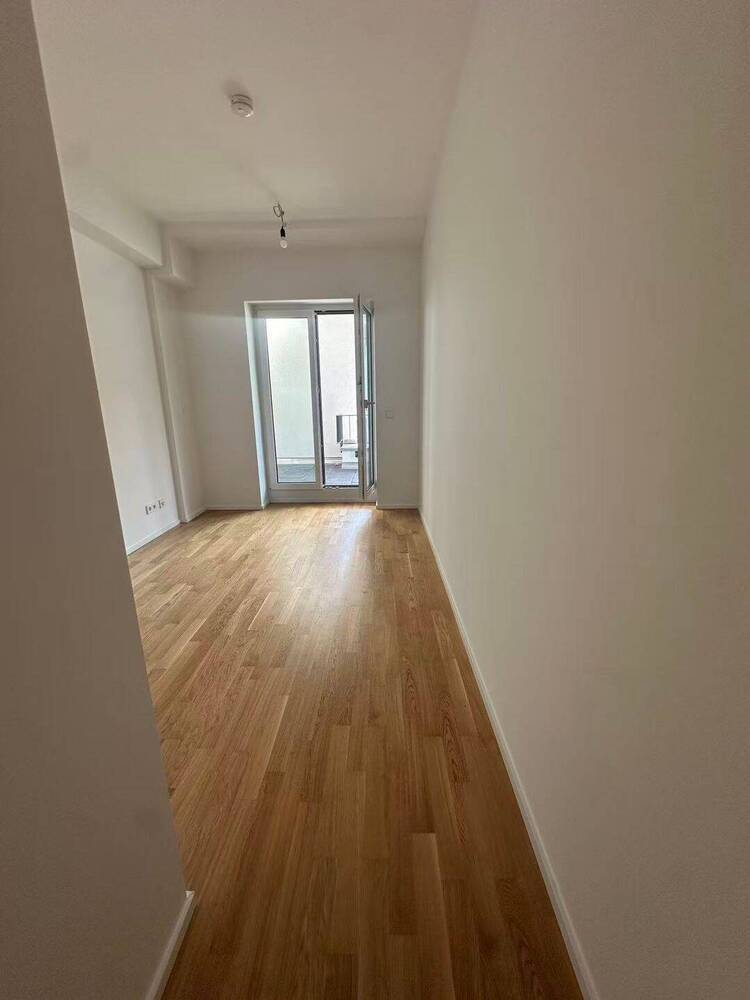 Neu sanierte 5-Zimmer-Wohnung mit XXL-Balkon im Herzen von Düsseldorf