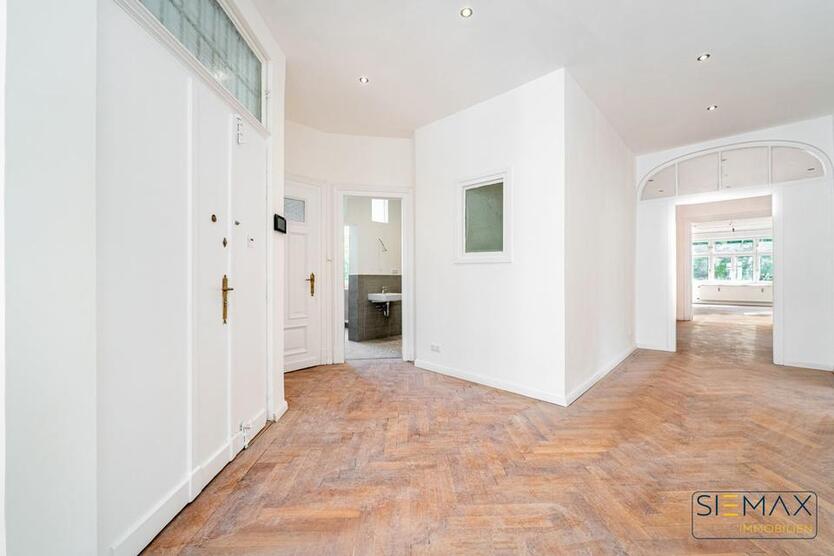 ***Zeitlose Eleganz trifft modernen Wohnkomfort*** 8 Zimmer Wohnung in Augsburg zimmer