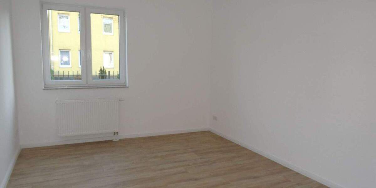 Zimmer Rathenow Rathenow West - 4 Zimmer, 145 m&sup2;, 1.160&euro; | Angebot:25665406