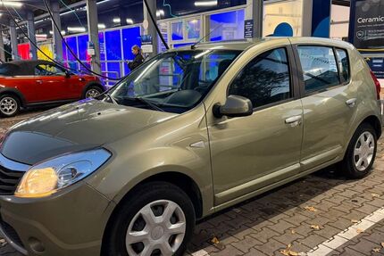 Dacia Sandero 95.000 km 2.300 &euro; Berlin 10997
