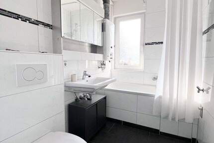 Frisch renovierte 2-Zimmer-Wohnung mit Balkon - zentral in Pforzheim 2 zimmer