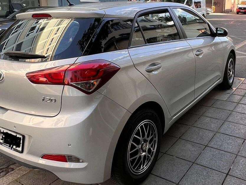 i20