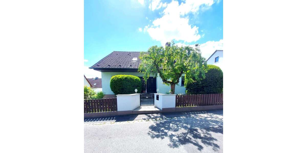 Einfamilienhaus Cadolzburg - 9 Zimmer, 245 m&sup2;, 659.000&euro; | Angebot:25126101