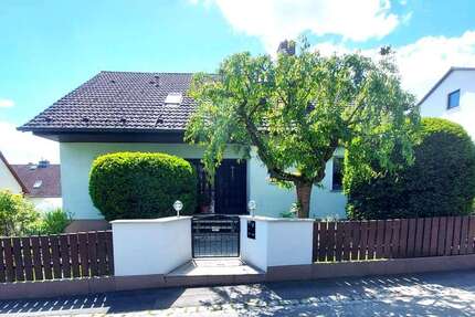 Haus Cadolzburg - 9 Zimmer, 245 m&sup2;, 659.000&euro; | Angebot:25126101