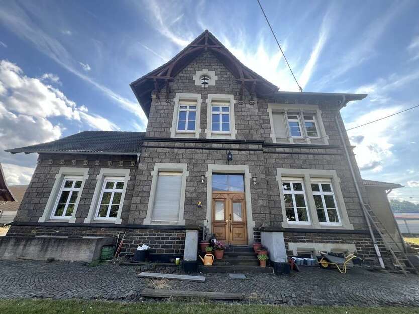 Haus zum Kaufen in Rheinbrohl 299.000 € 204 m²