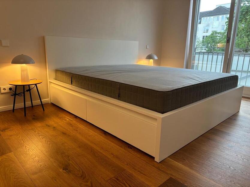 Cosy & Modern Apartment with Parking – Available from August