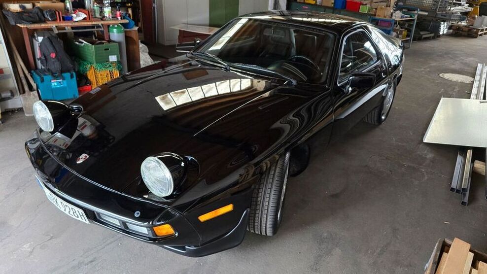 928
