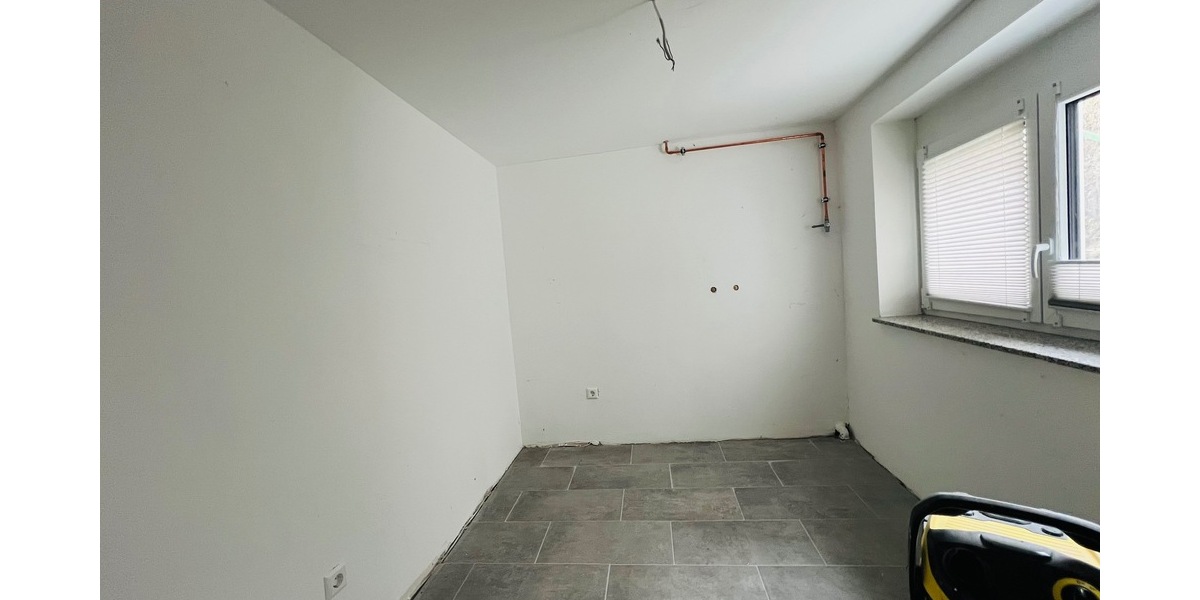 Teilsaniertes Einfamilien-Mehrgenerationenhaus mit Terrasse, Garage und opt. Grundstückserweiterung - Einfamilienhaus Horb am Neckar | Angebot:26083100
