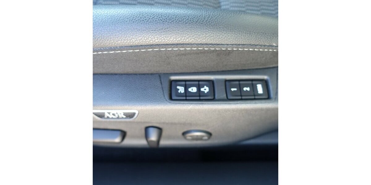 Opel Insignia Elegance Navi PDC Kamera Memory LED eGHSD 96.200 km 18.950 &euro; Neumarkt/OPf 92318