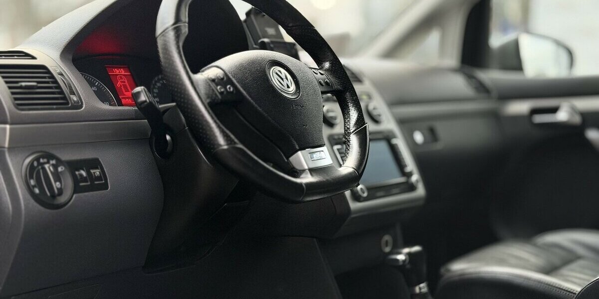 VW Touran R-Line / Leder / 7Sitze / 1.Hd / Navi 125.000 km 11.900 &euro; Mönchengladbach 41066