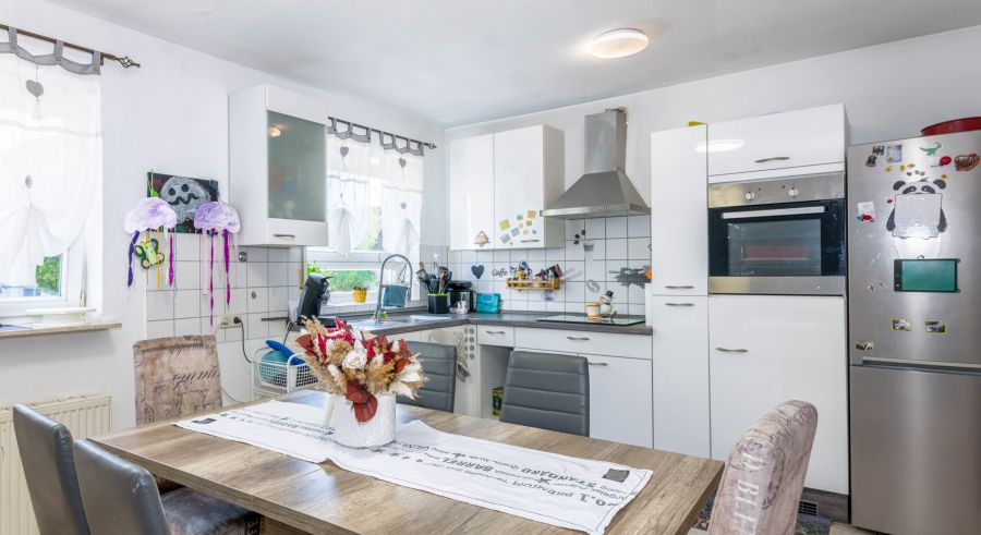 Provisionsfrei* Großzügiges Zweifamilienhaus - zwei Wohneinheiten, Terrasse, Balkon und eigene Stellplätze - Zweifamilienhaus Göppingen Faurndau | Angebot:26961593