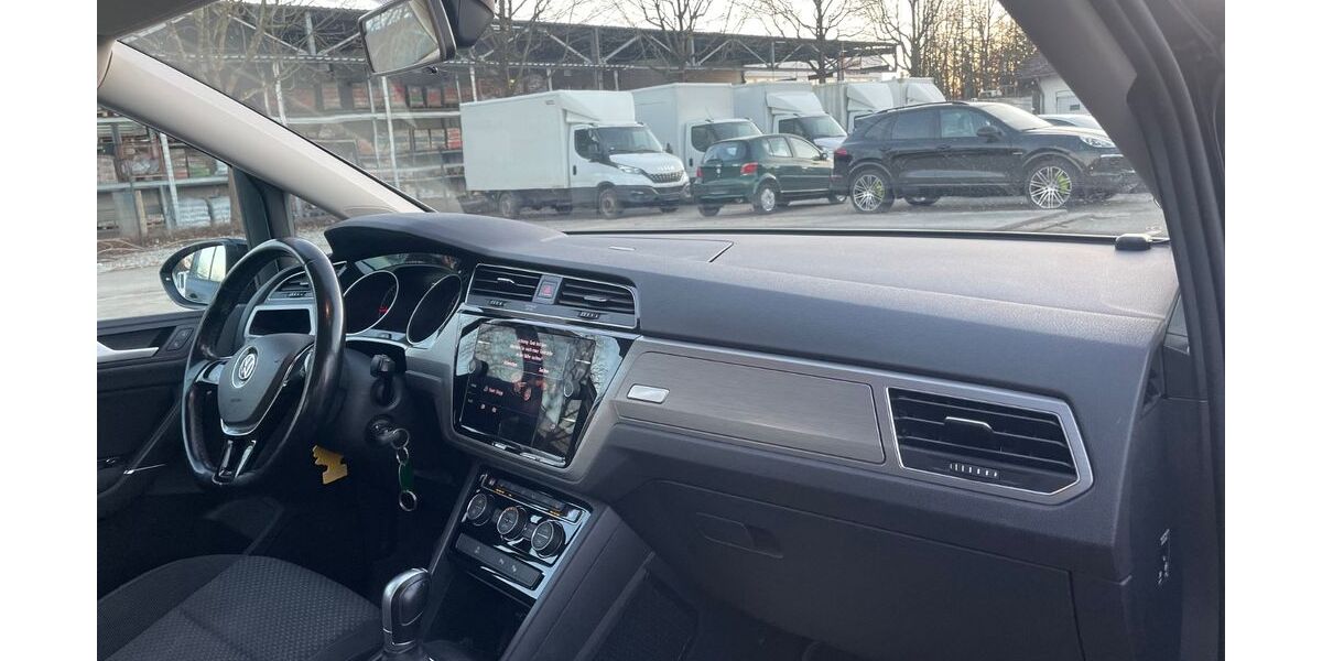 VW Touran 129.354 km 15.900 &euro; München 81243