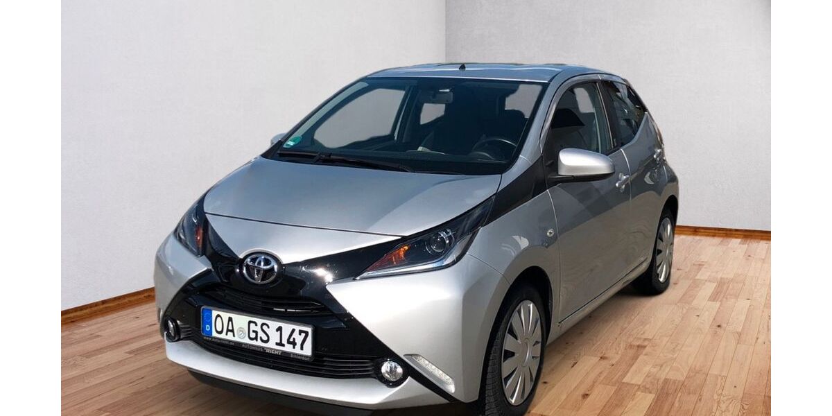 Toyota Aygo (X) 56.900 km 8.900 &euro; Bihlerdorf 87544