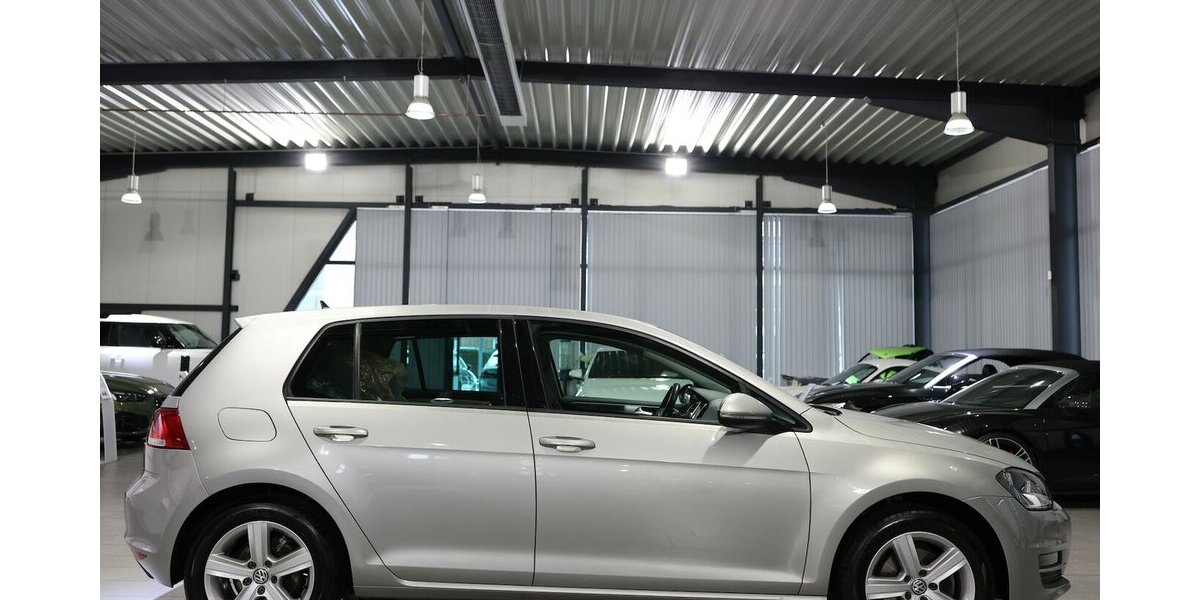 VW Golf VII 1.6 TDI Comfortline COMPOSITION-COLOUR 143.000 km 11.444 &euro; Hamm 59077