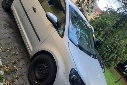 VW Touran 270.671 km 3.300 &euro; Munchen 81669