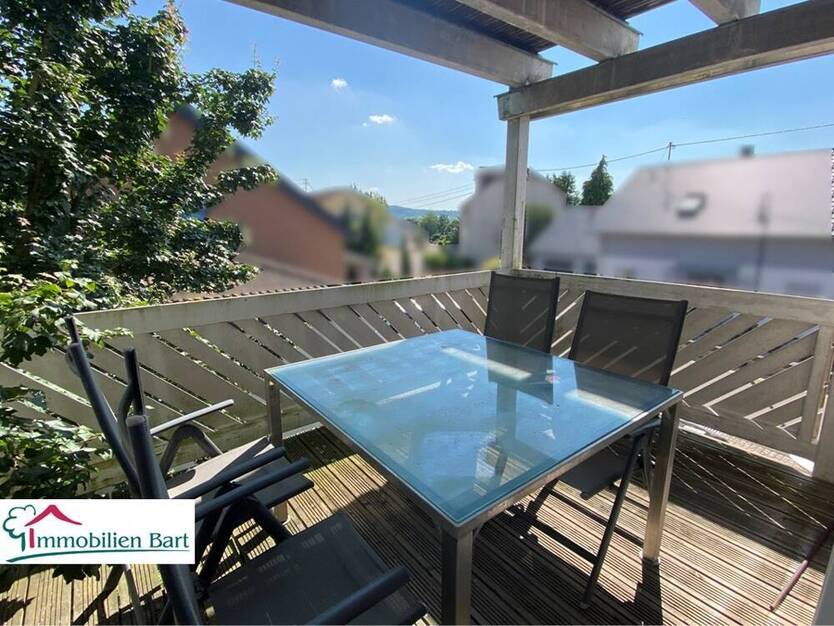 PERL BESCH: KOMFORTABLE Wohnung, BALKON UND STELLPLATZ IN TOP LAGE