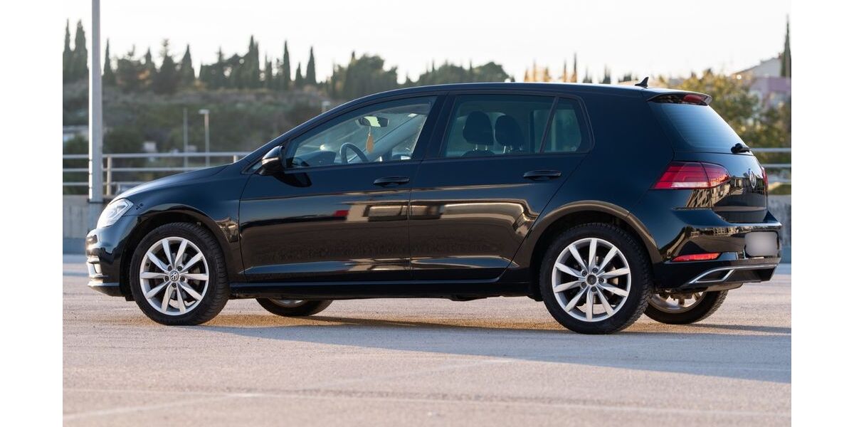 VW Golf 142.000 km 15.000 &euro; Regensburg 93051