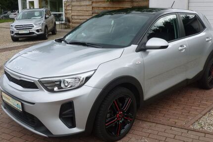 Kia Stonic 28.613 km 14.900 € Berlin 12683