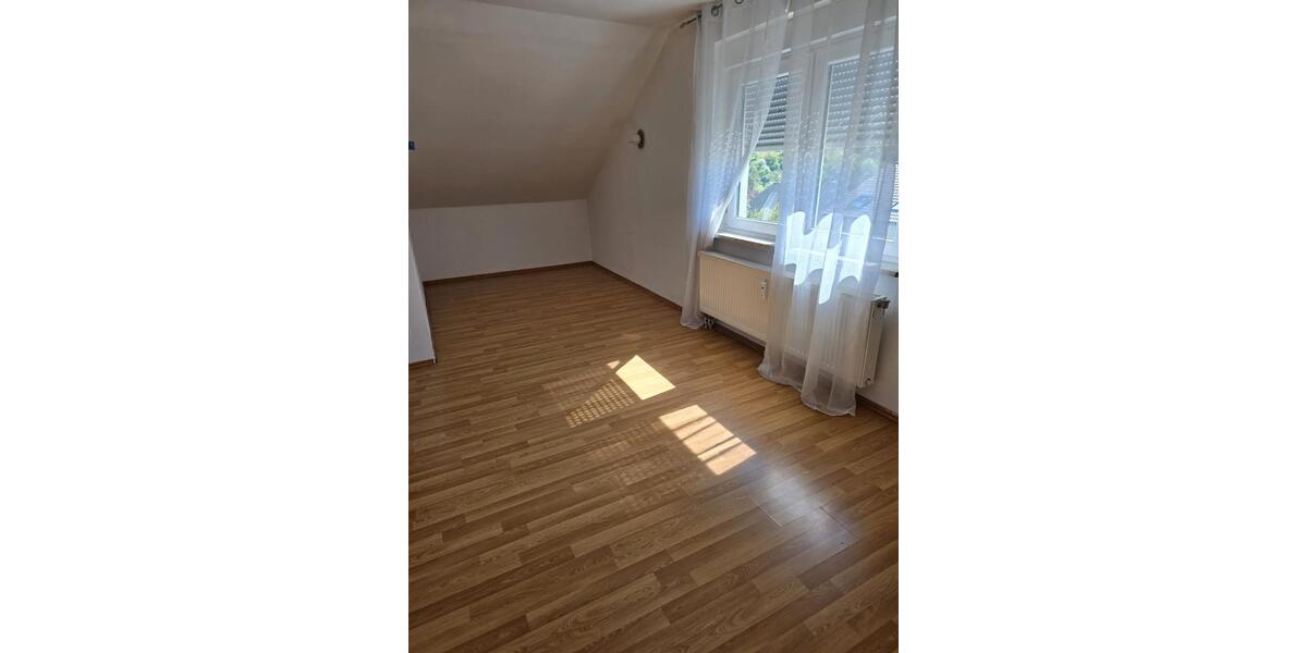 Dachgeschoßwohnung Sachsenheim - 2 Zimmer, 45 m&sup2;, 500&euro; | Angebot:26367588