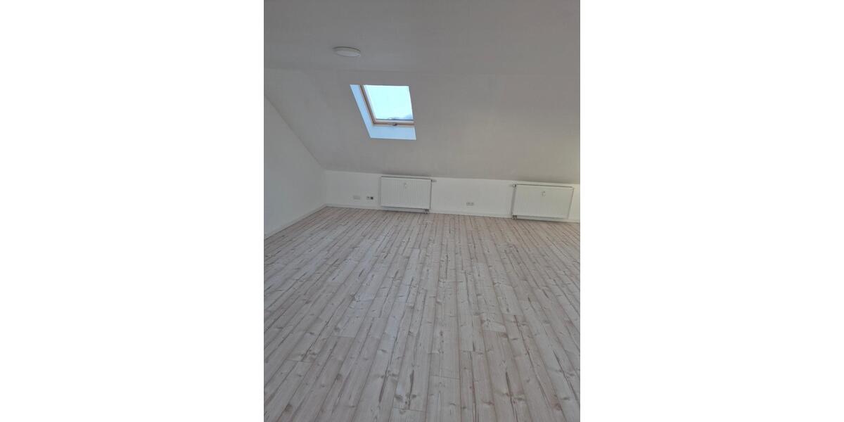 Dachgeschoßwohnung Hankensbüttel - 3 Zimmer, 90 m&sup2;, 700&euro; | Angebot:24458146