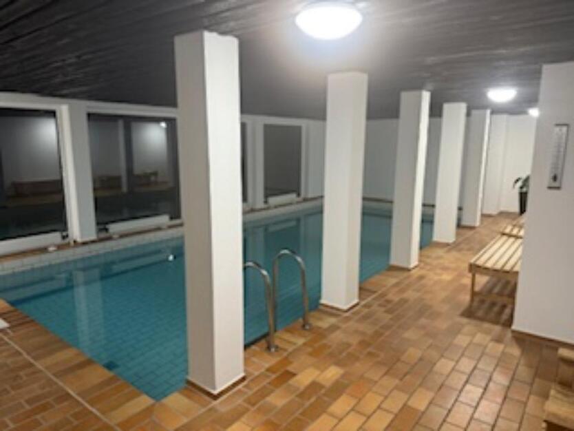 Helle 2-Zimmer-Wohnung mit Kamin,Terrasse & Stellplatz zimmer