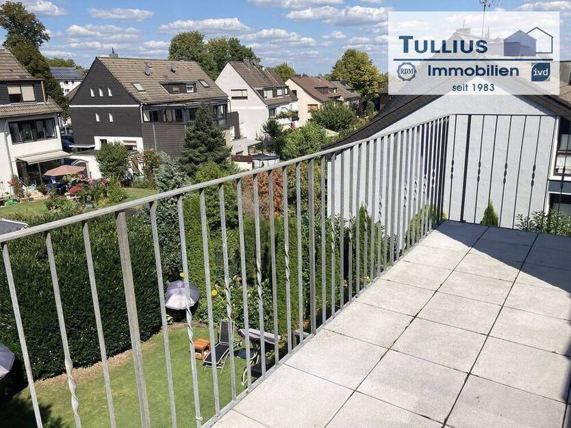 1-Zimmer-Dachgeschoßwohnung mit Einbauküche, 2 Balkone und Stellplatz in Essen-Borbeck