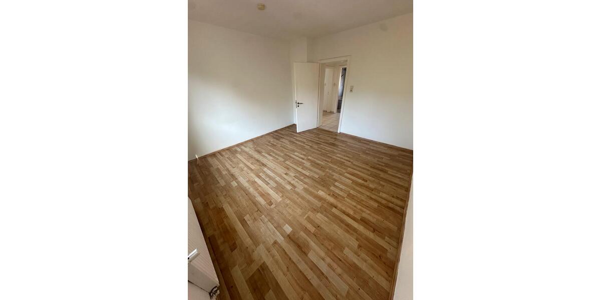 Etagenwohnung Eisenberg (Pfalz) - 1 Zimmer, 67 m&sup2;, 700&euro; | Angebot:25402021