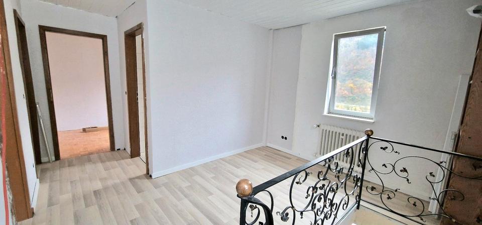 Gepflegtes Einfamilienhaus, mit großem Garten und Stellplatz 5 zimmer