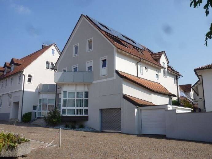 WOHNEN IN DER CITY VON GERADSTETTEN! Helle 3 Zi. - Wohnung im 1. OG. mit gemeinsamer Dachterrasse