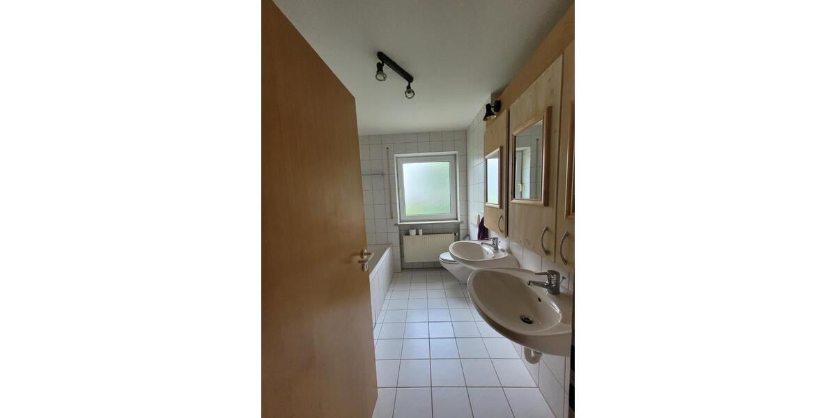 Hochparterre Rödental - 3 Zimmer, 76 m&sup2;, 179.000&euro; | Angebot:26713957