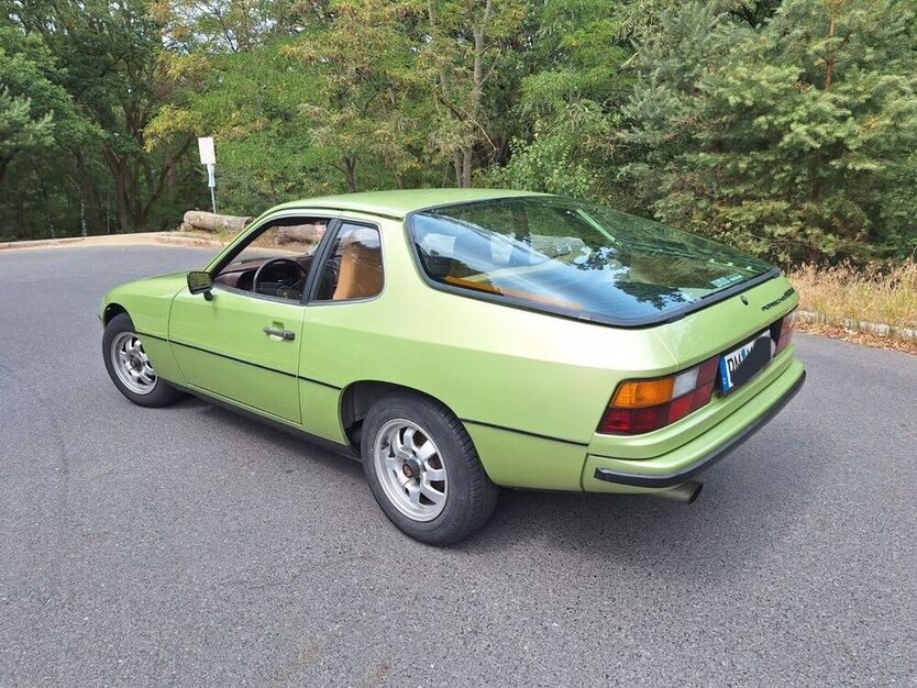 924