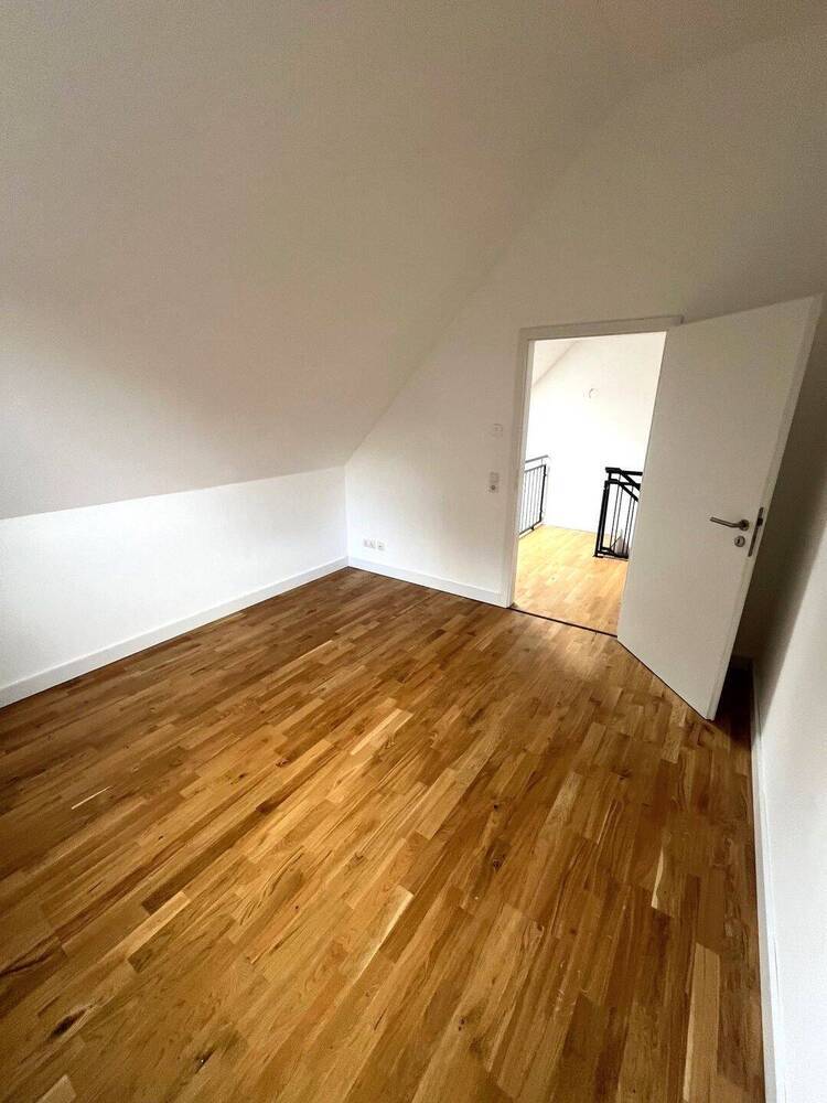 SCHICK und SUPER ZENRAL im ACHIMER BAUERNVIERTEL Hochwertige, schöne 3 Zimmer-Maisonette-Wohnung Baujahr 2022 mit großem Balkon und Garagenplatz