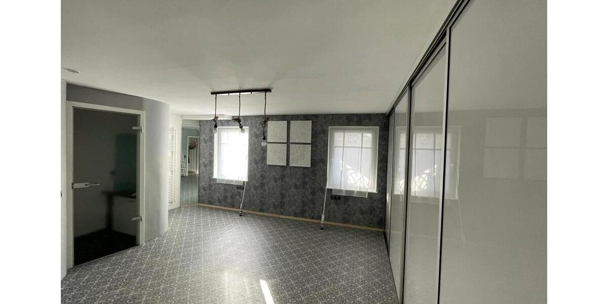 Einfamilienhaus Bad Wildungen - 8 Zimmer, 280 m&sup2;, 420.000&euro; | Angebot:26670876