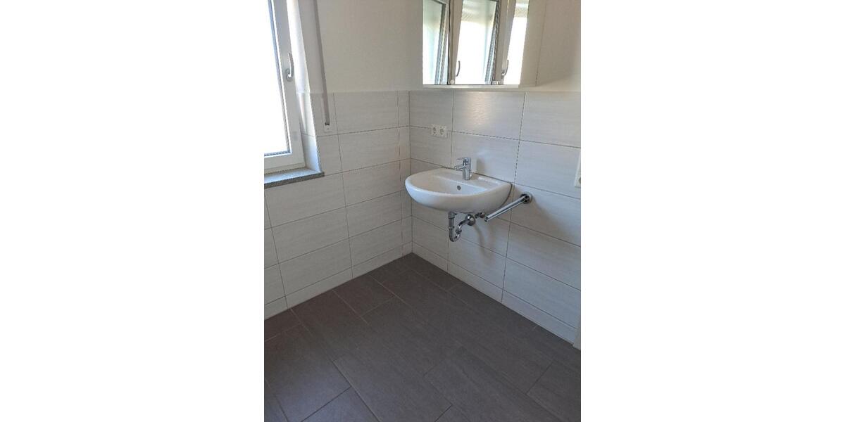 Erdgeschoßwohnung Pfarrkirchen - 6.5 Zimmer, 142 m&sup2;, 1.200&euro; | Angebot:25368778