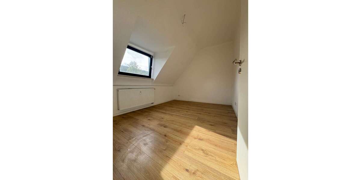 Helle 3-Zimmer-Dachgeschosswohnung in St. Ingbert-Rentrisch ( Saniert) - 3- Saarbrücken | Angebot:27111787