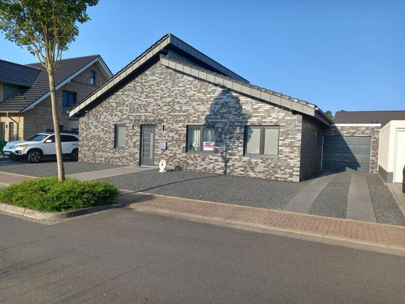 Einfamilienhaus (Bungalow) inkl. 2 Garagen ohne Makler