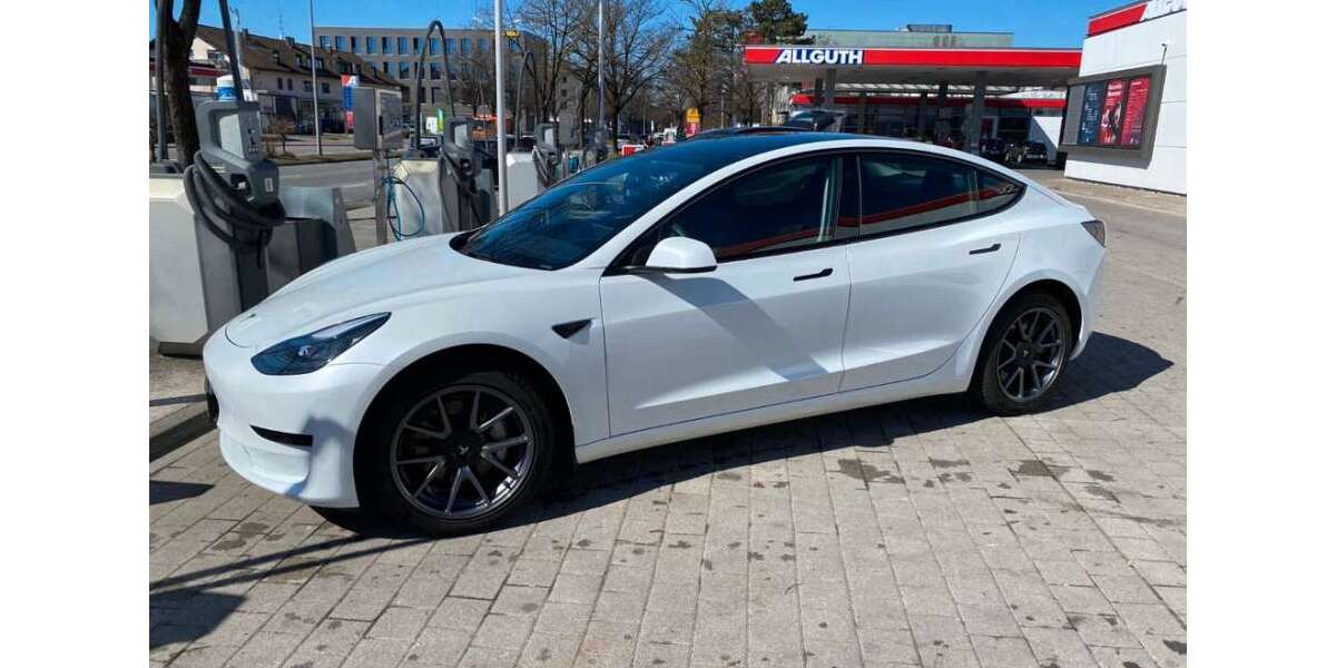 Tesla Model 3 32.000 km 29.500 &euro; München 81675
