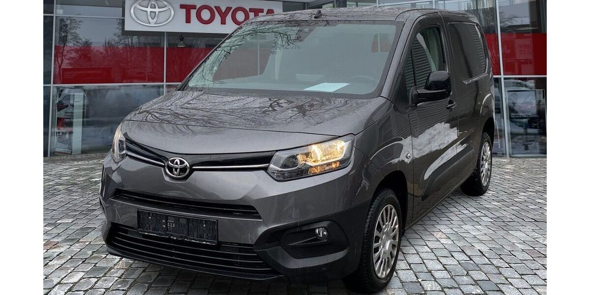 Toyota Proace City 60.665 km 17.290 &euro; München 80687