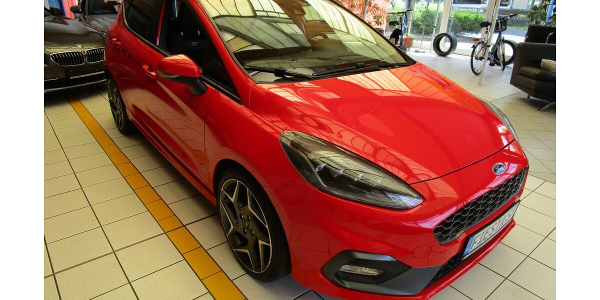 Ford Fiesta 62.000 km 15.990 &euro; Dessau-Roßlau 06847