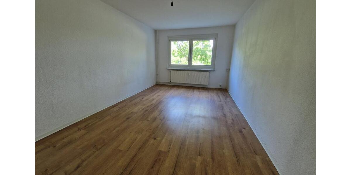 2 NKM frei* ! Erdgeschoss - Wohnküche - Balkon - was will man mehr? 1 zimmer
