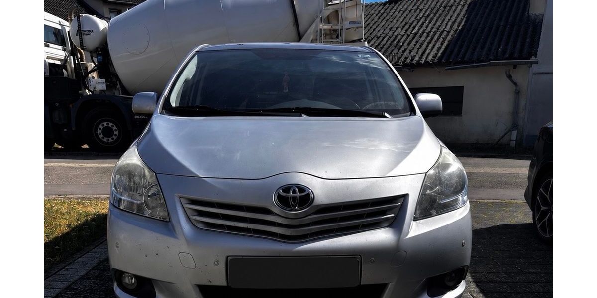 Toyota Verso 204.000 km 7.500 &euro; Gilzem 54298