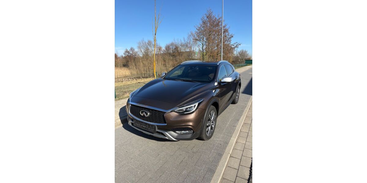 INFINITI Q30 77.177 km 16.999 &euro; Winsen/Luhe 21423