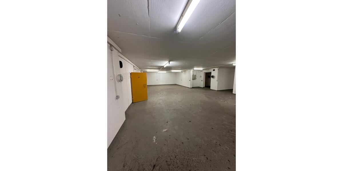 Lagerfläche mit Büro 1850 m2 zimmer
