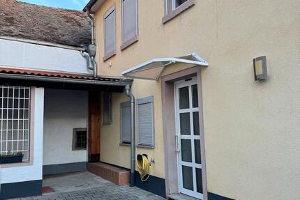 EFH 3ZK Bad mit abgeschlossenem Innenhof, Laube und Außen-WC 3 zimmer