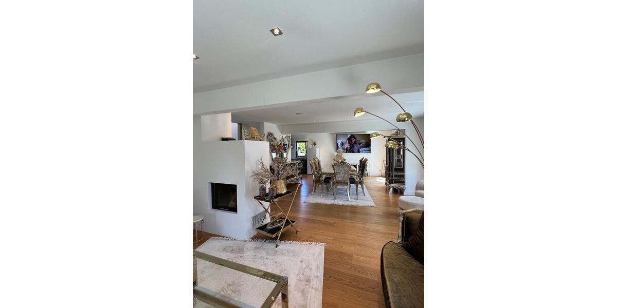 Villa Hohenpolding - 4.5 Zimmer, 185 m&sup2;, 2.950&euro; | Angebot:26383331